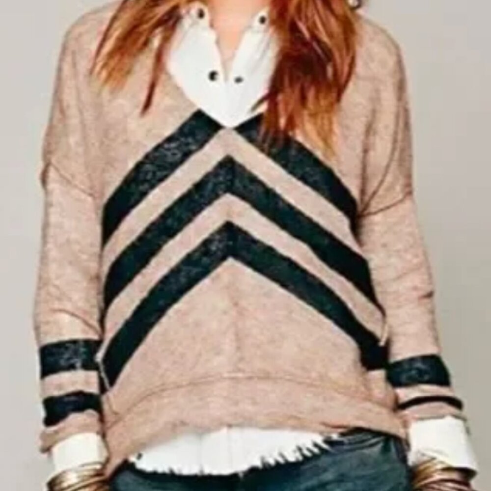 Free People ‘Twelve Roses’ Oversized Alpaca V-Neck Pullover Sweater - Picture 13 of 13